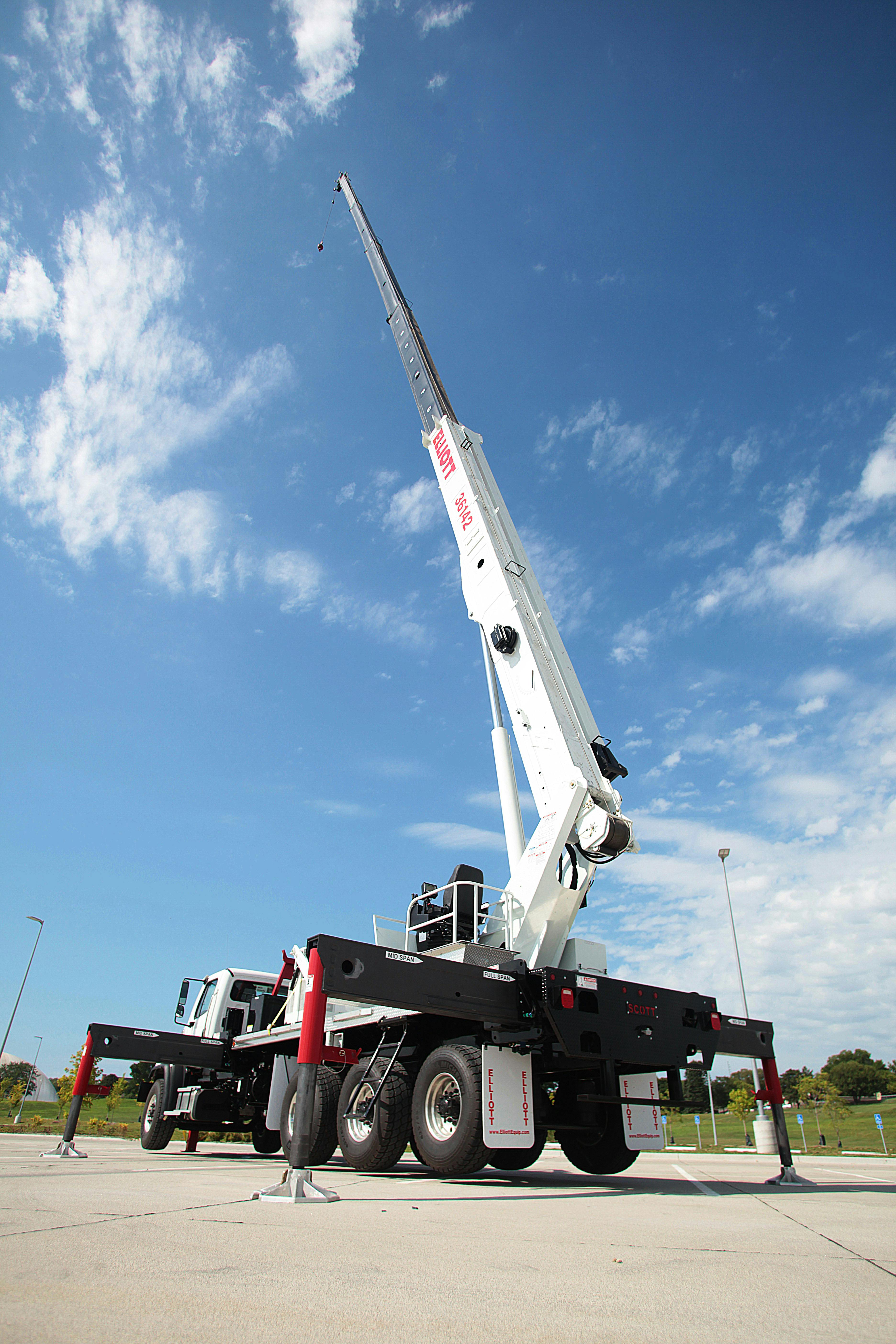 Elliott Launches 36-Ton Boom Truck with 142-ft. Boom | Construction News