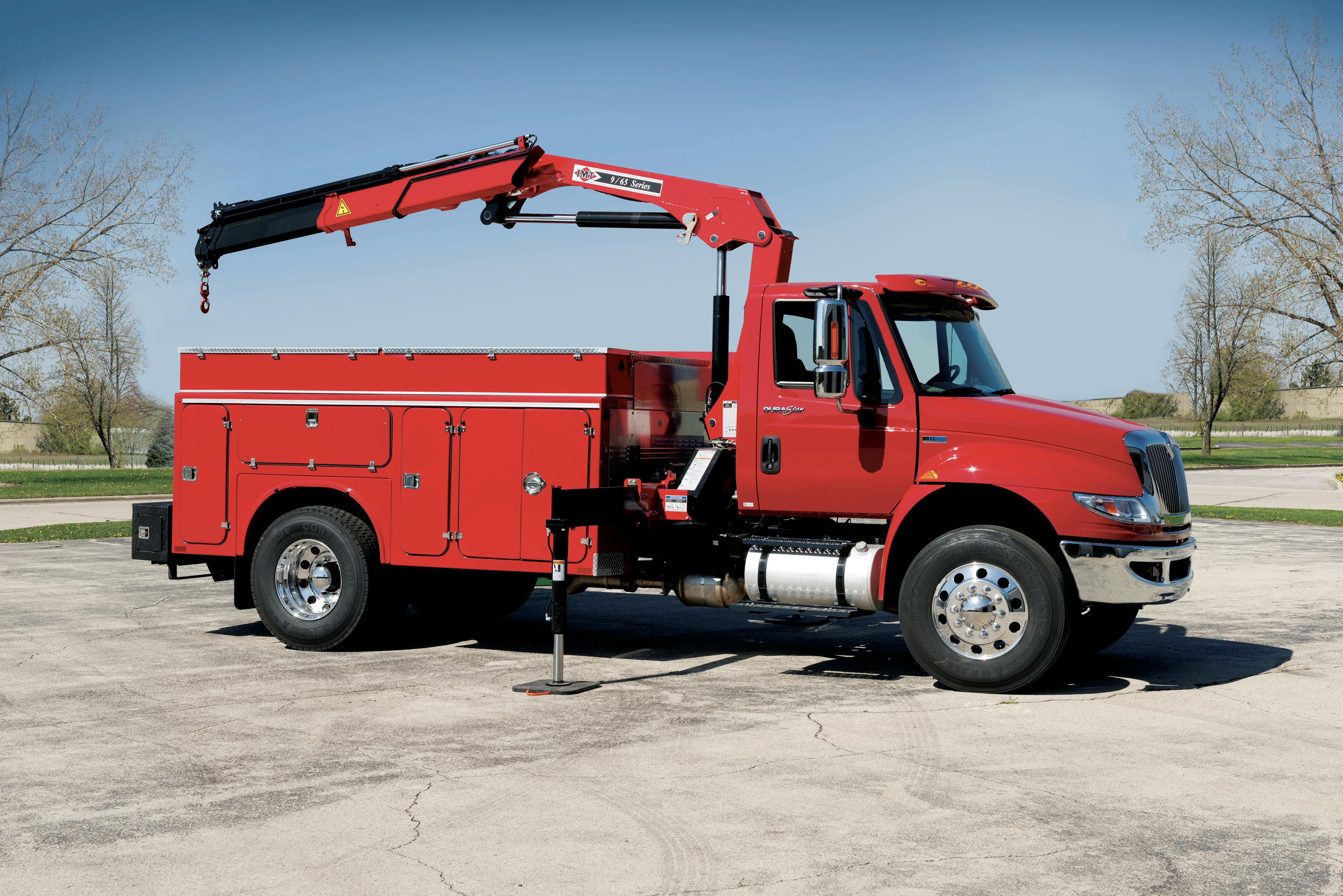 IMT Introduces New Mid-Range Articulating Cranes at ICUEE 2013 | Construction News