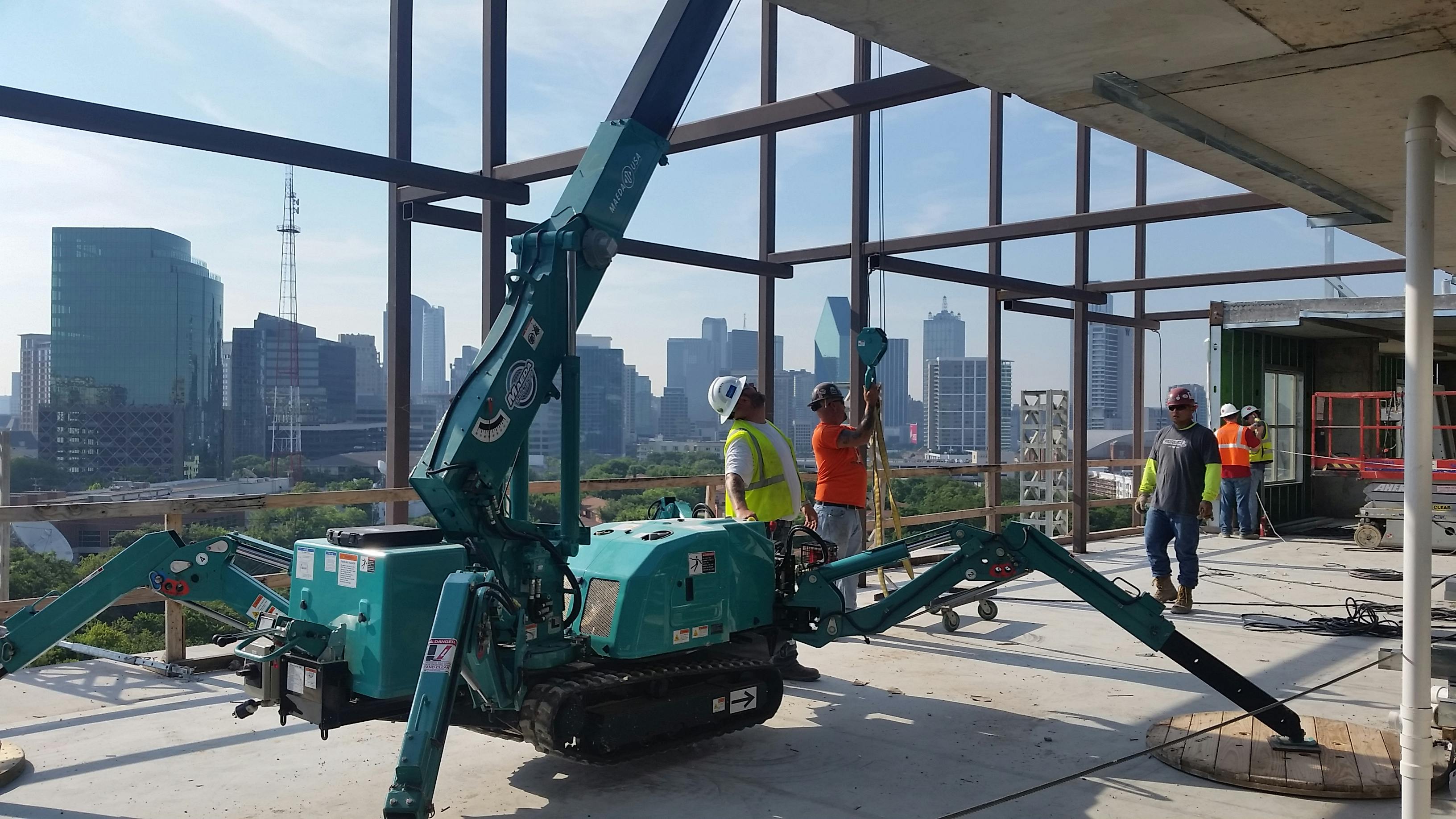 Maeda Mini-Crane Speeds Construction of Dallas Apartment Building | Construction News