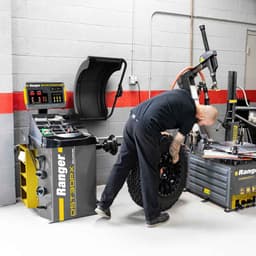 Ranger DST30PX Balancer Handles Tires up to 43 Inches