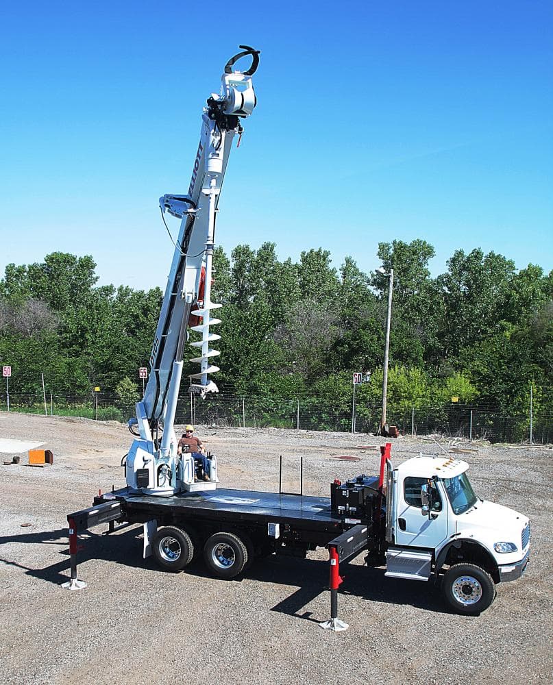Elliott Unveils Powerful Digger Derrick