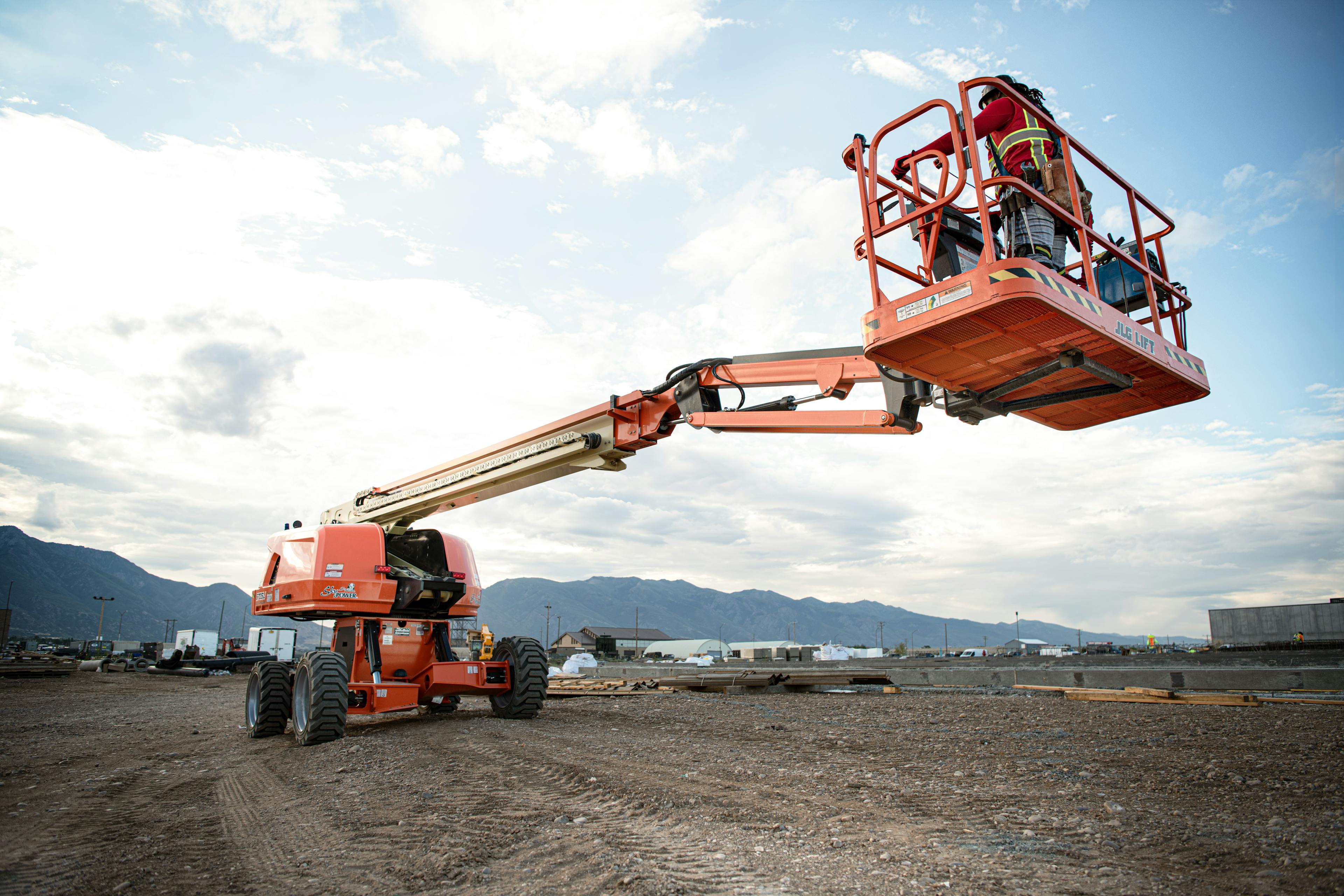Electric or Hybrid vs. Engine-Powered Boom Lifts: Which One is Best?