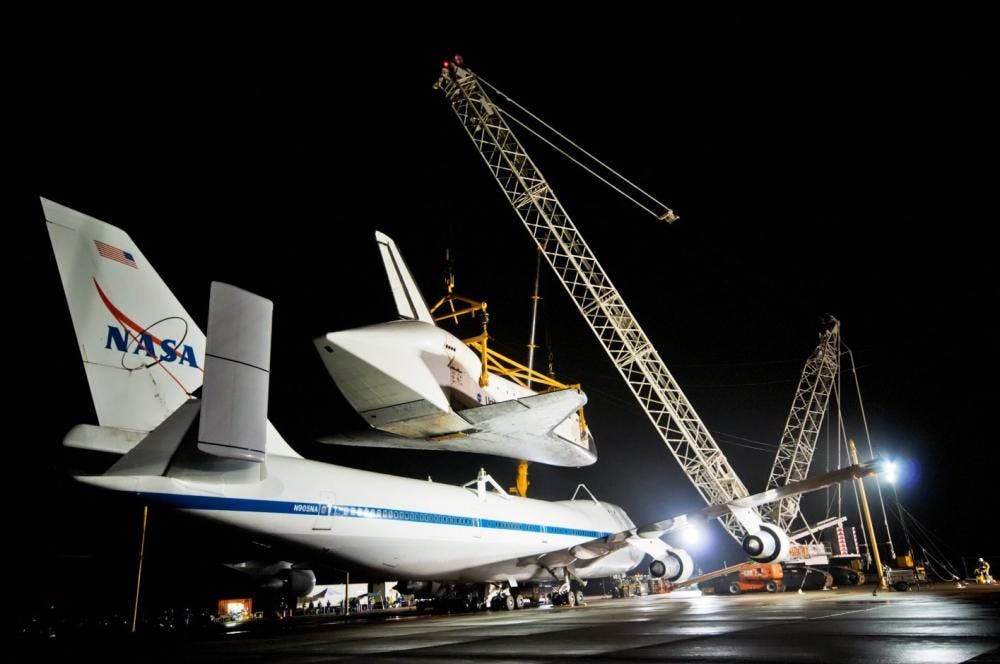 Terex Crawler Lifts Space Shuttle Discovery Into History