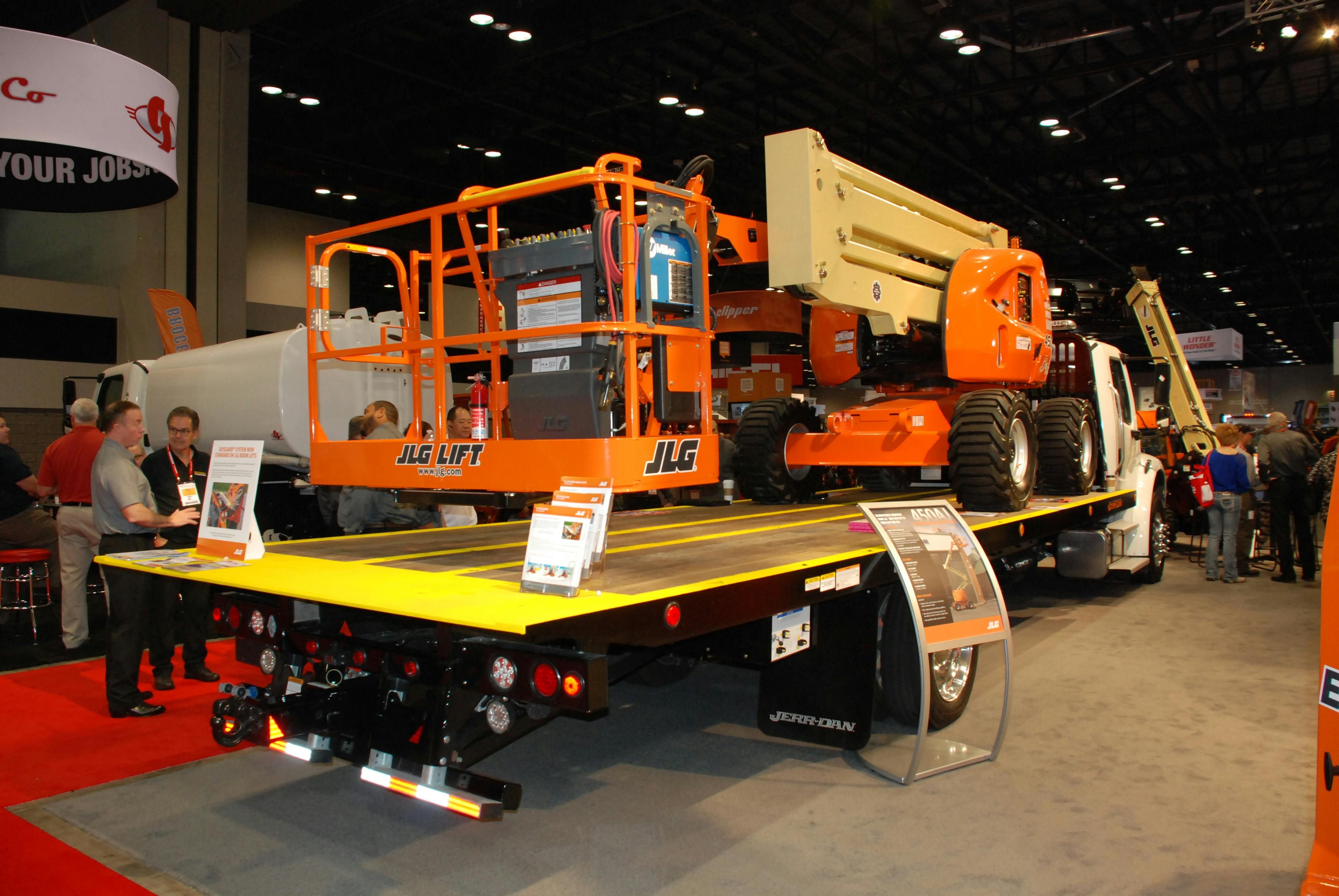 JLG and Jerr-Dan Create 10-Ton Delivery Truck for Rental Industry | Construction News