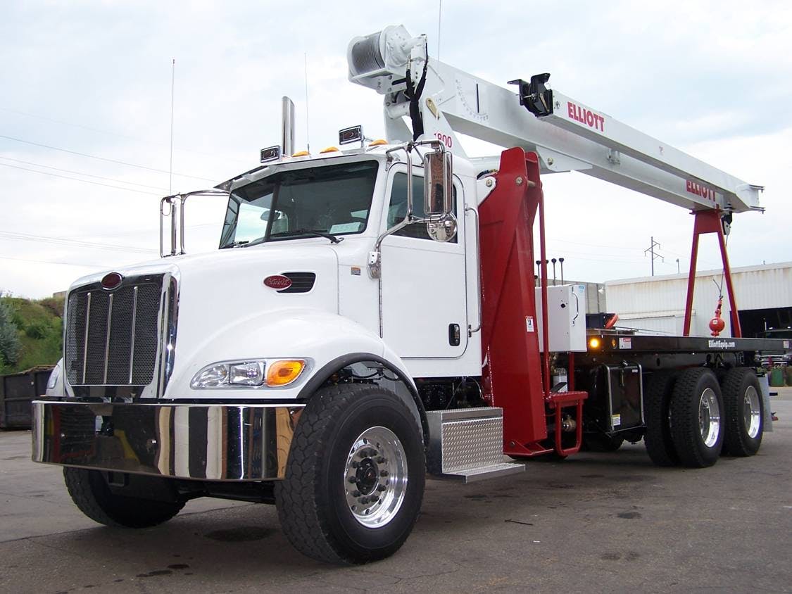 PG&E Adds Elliott Boom Trucks to California Fleet