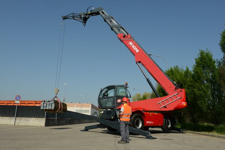 Magni: New Rotating Telehandler Offers Highest Lifting Capacity for Category