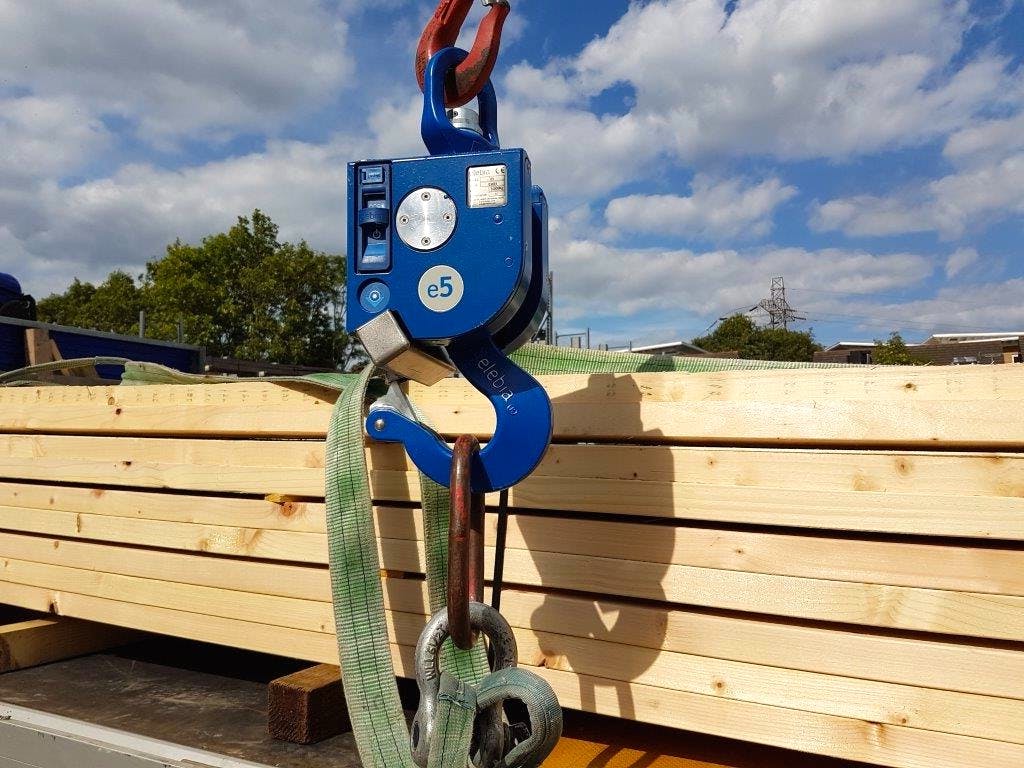 Remote-Controlled Hook Benefits Building-Materials Handler | Construction News