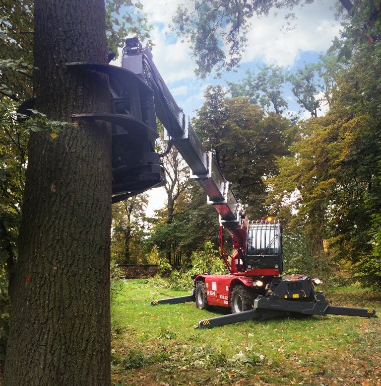 Magni Offers Tree Clamp and Plug-in Power Options for Telehandlers | Construction News