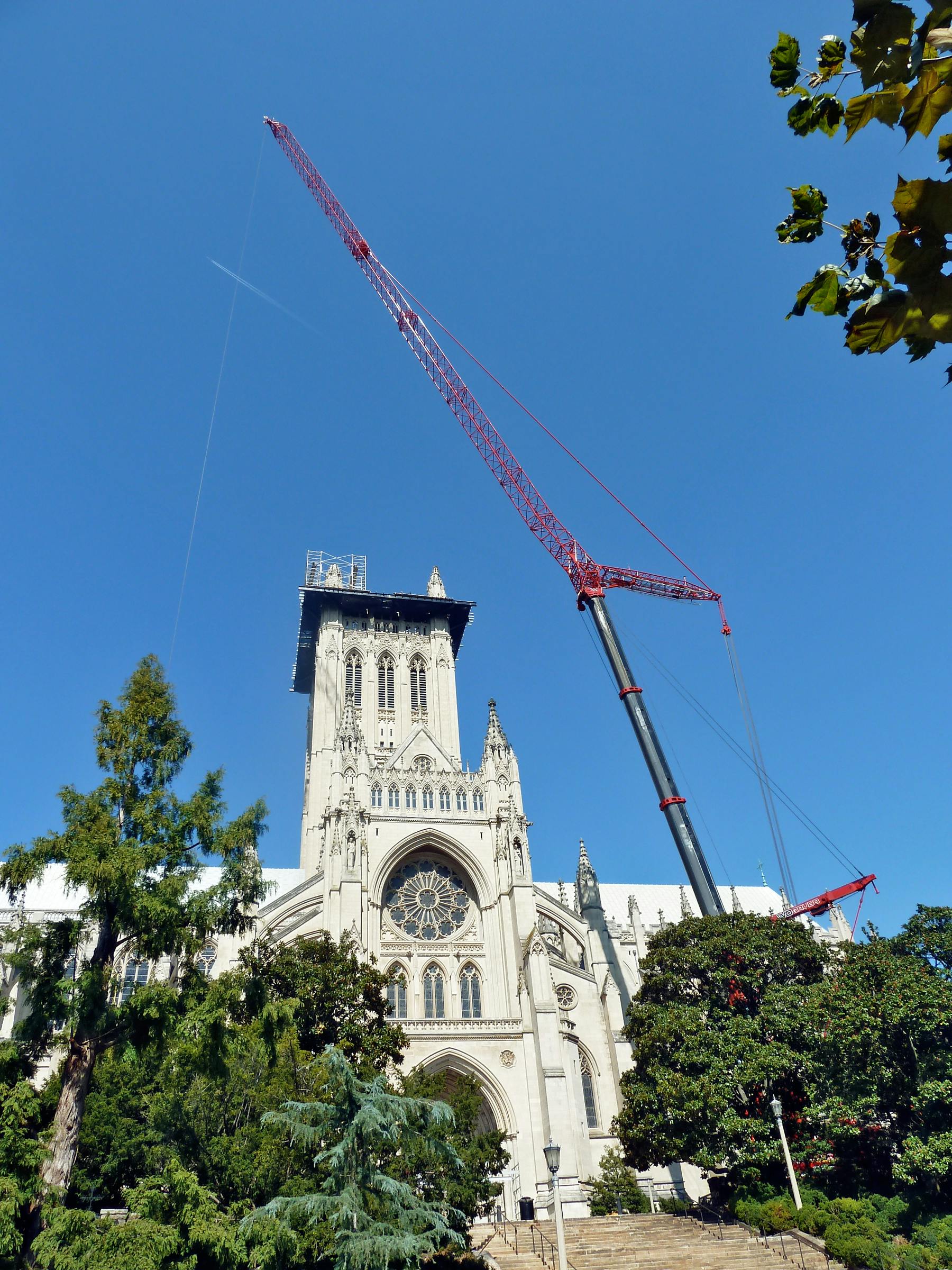Grove Crane Helps Restore Washington, D.C.’s National Cathedral