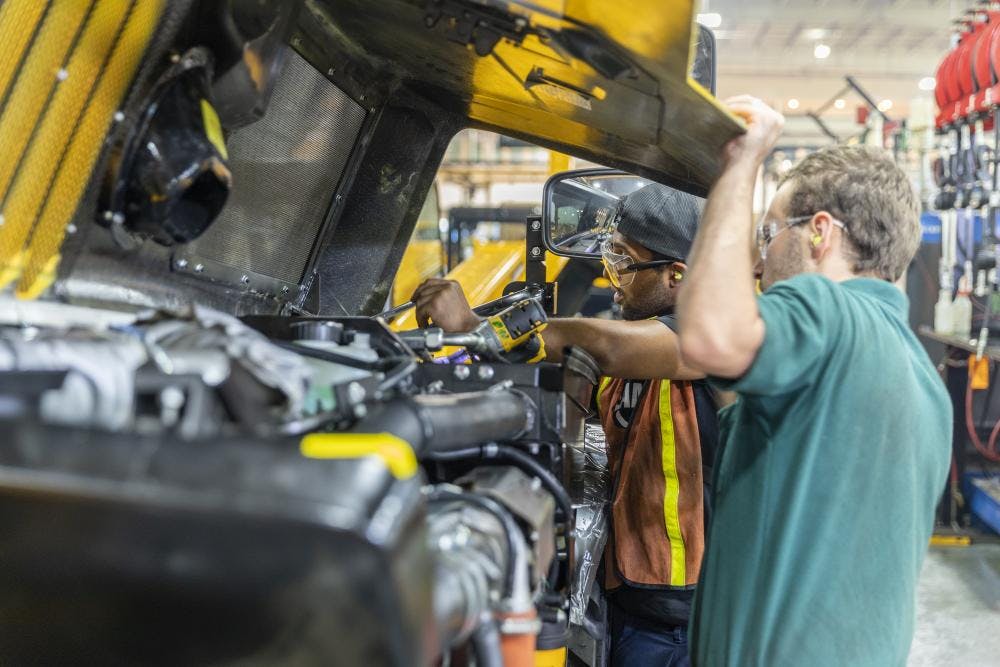 JCB Diesel Mechanic Apprenticeship Includes Signing Bonus
