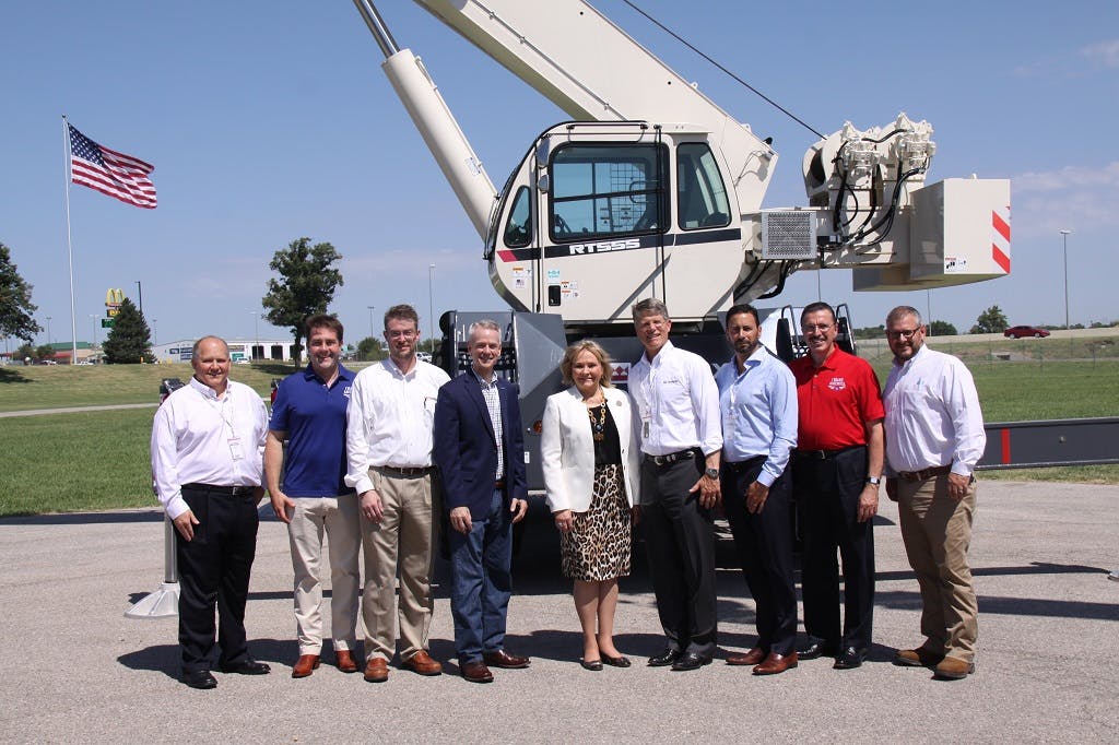 GOV. FALLIN and REP. RUSSELL VISIT TEREX OKC | Construction News