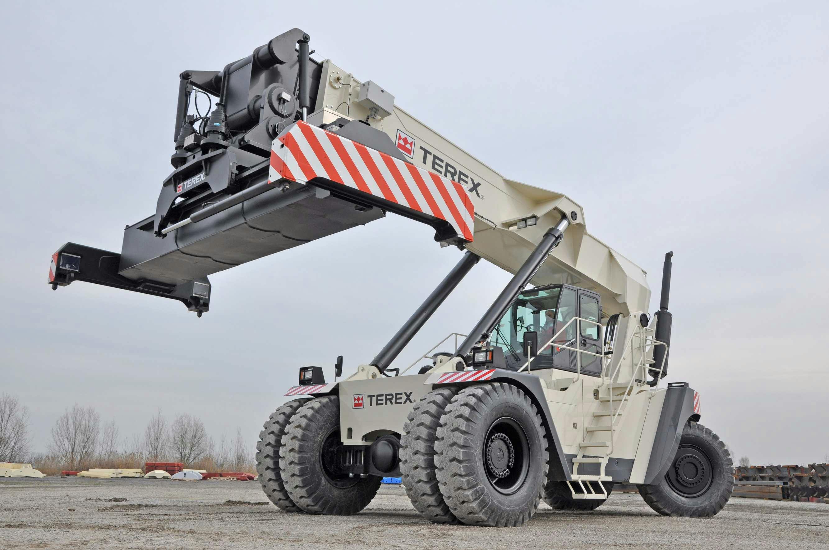 Terex Delivers 100th Reach Stacker Built in Italy